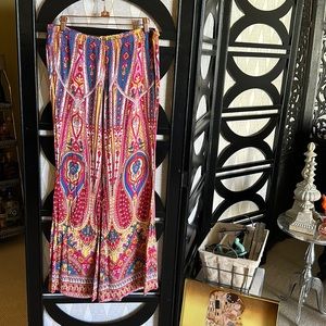 Billabong Gypsy Boho Floral / Paisley Rayon Pull On Flared Pants.